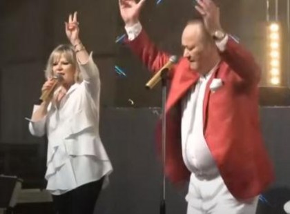 1 perce érkezett! Világhírű lehet Korda György Reptér című dala: AC/DC-vel közös klip készült belőle, már 150 ezren látták