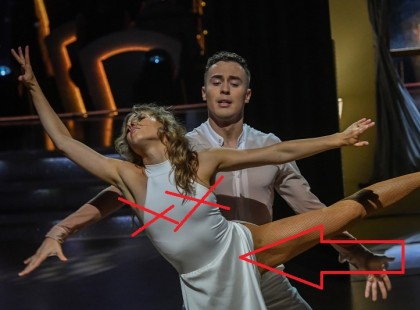 Dancing with the Stars :Csobot Adél hatalmasat villantott! Ruháját habár táncra tervezték, így is hamar olyat mutatott, amit biztosan nem tervezett.