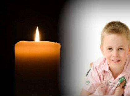 Meghalt a 7 éves kisfiúk, eltemették. Később, a sírjánál állva szörnyű dolgot vesznek észre