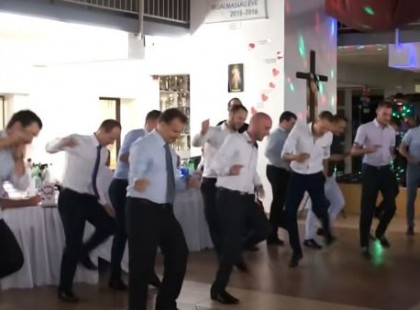 Amikor a násznép fele profi táncos: őrület, mit művelnek a magyarok, már 1 millióan látták