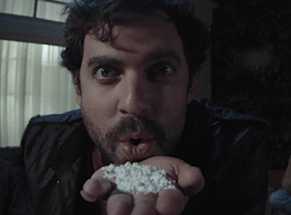 Soha nem látott videó került elő aHerczeg Zoltán divatbemutatójáról ami új megvilágításba helyezheti a történteket!kokain és pezsgő: egy most előkerült Youtube-videó szerint ez Herczeg Zoltán világa.