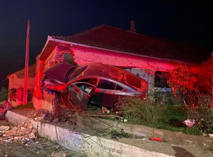 Brutális baleset:Családi házba csapódott egy autó Szatmár megyében