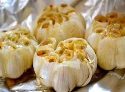 Megevett 6 gerezd sült fokhagymát: ez történt a testével 24 óra alatt, óráról órára! Nem fogsz hinni a szemednek!