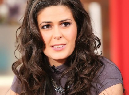 TE emlékszel még Südi Iringóra, a bájos teremtésre a Szombats esti lázból ? Így néz ki ma ….ja és, hogy mivel foglalkozik…