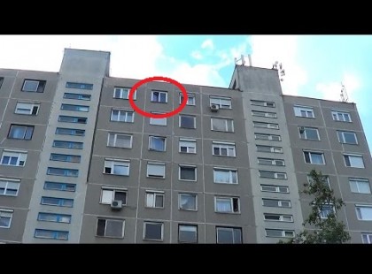 Ezért dobta ki a tizedikről az egyéves kislányát egy “anyuka”