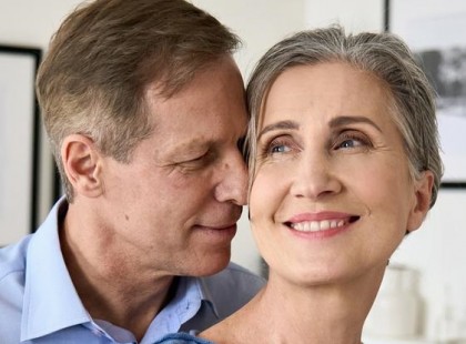 A férjem barátja odahajolt hozzám a kert titkos zugában és olyat tett a közös nyaraláson. Ám, most rettentően izgulok: ha ez igaz, akkor nagy bajban vagyok