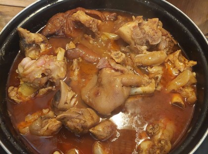 Nyomjon már legyen kedves egy lájkot aki gyerek korától fogyasztja a körömpörköltöt és még kutya baja nem volt tőle!Figyeld mit írnak róla.