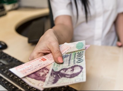 DECEMBERTŐL JÖN AZ ÉVI EGYSZERI KARÁCSONYI TÁMOGATÁS CSALÁDOKNAK, EGYEDÜLÁLLÓKNAK, IDŐSEKNEK, NYUGDÍJASOKNAK! PÉNZBEN VAGY AJÁNDÉKCSOMAG FORMÁJÁBAN IS ADJÁK! FONTOS TUDNIVALÓK A CIKKBEN!