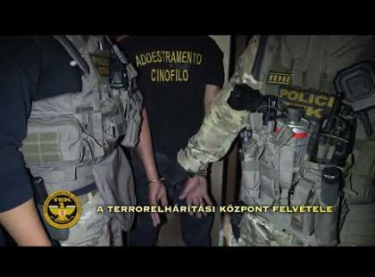 Budapest:Amerikai elit kommandósok verték szét a kidobókat ebben a budapesti, Akácfa utcai szórakozóhelyen! -videó