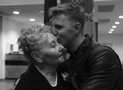 Szívbemarkoló sorok: ezzel a gyönyörű verssel búcsúzik Zámbó Jimmy fia imádott nagymamájától