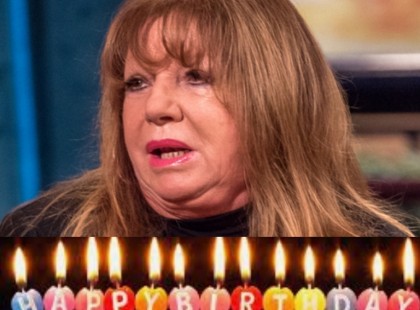 Most érkezett a hír Zalatnay Saroltáról l!Gyertyát is gyújtottak. Rengetegen küldik most jókívánságaikat.