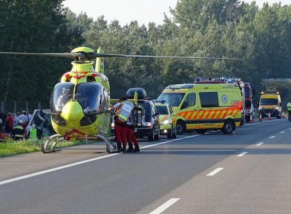 1PERCE ÉRKEZETT: baleset ! Rohantak a mentők: Közel 6 km-es a torlódás, SÁVZÁRÁS! A helyszínelés jelenleg is tart, a torlódás közel6 kilométeres!