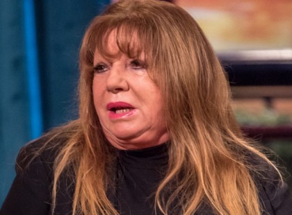 Zalatnay Sarolta 63 ezres nyugdíjat kap, ha nem koncertezne, ebből az összegből kellene gazdálkodnia. Az énekesnőt felháborítja, hogy mennyire nincsenek megbecsülve itthon a művészek.