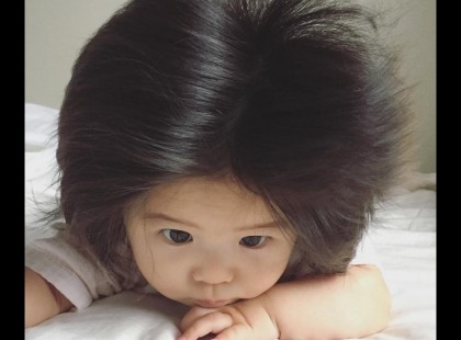 Hosszú hajjal jött a világra ez a baba, aki meghódította az egész internetet! Nézzétek csak milyen különlegesen gyönyörű: