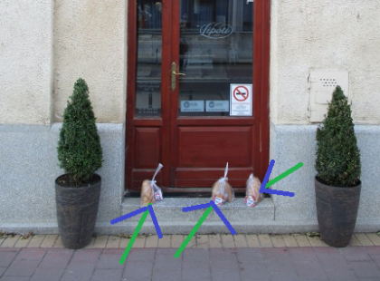 Szentesen a Lipóti pékség este kiteszi a bolt elé a megmaradt kenyeret