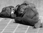 A hajléktalan egy egész lakás árát találja meg, és visszaadja a tulajdonosnak. Jó tettének mesés jutalma nem marad el