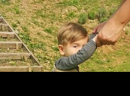 Ennél szebb ajándékot el sem képzelhetett Zente apukája ❤Igazi csoda: lábra állt Zente – videó