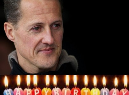 Most érkezett a hír Michael Schumacheről l!Gyertyát is gyújtottak. Rengetegen küldik most jókívánságaikat.