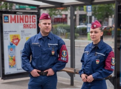 Ez a két Hős a mai napon levezetett egy szülést a Blaha Lujza téren