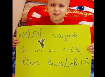 Nándi vagyok a rák ellen küzdök - Nándi egy igazi kis hős! ?‍♂️ Küldjünk neki sok szívecskét és pár biztató mondatot <3 így tudsz még segíteni :