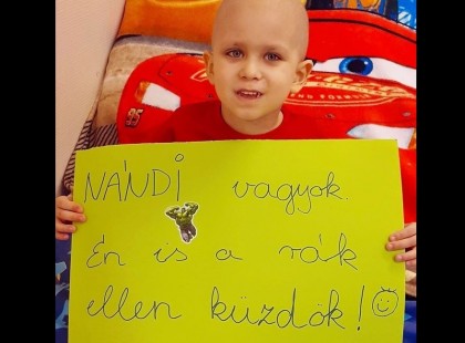 Nándi vagyok a rák ellen küzdök - Nándi egy igazi kis hős! ?‍♂️ Küldjünk neki sok szívecskét és pár biztató mondatot <3 így tudsz még segíteni :