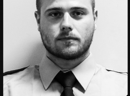 Nem kell börtönbe menni a rendőr gyilkosnak. Döbbenet, de így döntött a bíróság: