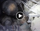 Kimentettek egy kisgyereket a romok alól a törökországi földrengés után Szíriában - Videó