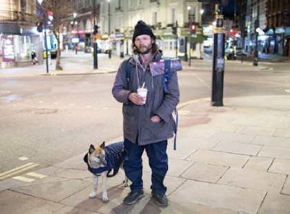 Ma beöltöztem hajléktalannak, és kéregettem ételre, gyógyszerre stb.. ENNYI pénz gyűlt össze a nap végére Pesten, lehidalsz