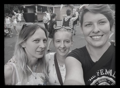 Ramóna és Niki a halálos áldozata annak az osztrák balesetnek, ami tegnap történt.. Dolgozni mentek, szörnyethaltak.