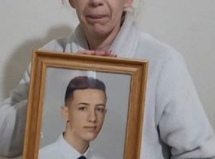 Deák téri késelés:megrázó interjút adott a gyászoló anya- „Fogtam a kezét, és éreztem, amikor meghalt”