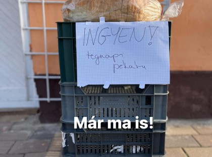 FIGYELEM!Ez a bolt ingyen adja a tegnapi kenyeret. Na UGYE ez a nem mindegy