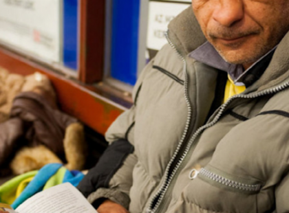 Ma reggel a Keletiben, odajött hozzám egy hajléktalan férfi és aprót kért tőlem. Mikor közöltem vele, hogy nem tudok adni, olyat tett, amire végképp nem voltam felkészülve!