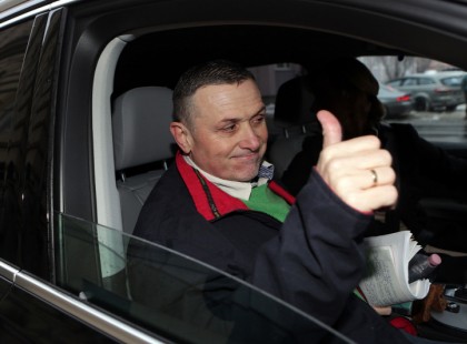 1 hét után szabadon engedték Lajcsit. Ebből az okból kifolyólag engedtek ki a börtönből