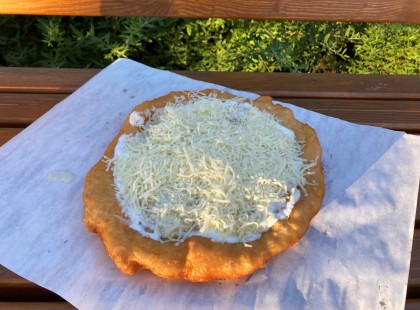 Napi 30 ezerért keresnek Balatonra lángossütőt. Senki nem jelentkezik a munkára