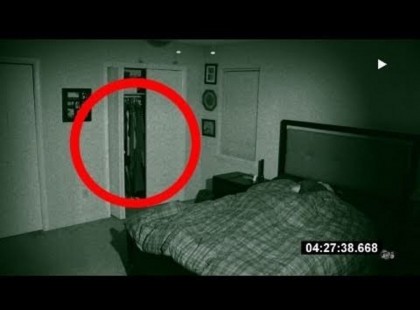 Rázta a hideg és libabőrös volt állandóan, pedig 24 fok volt a szobában. Az éjjellátó kamera felvette, hogy mitől rázza a hideg