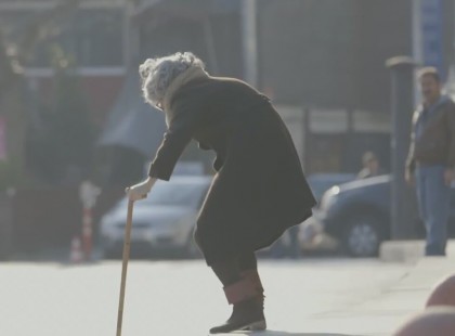 Porig alázták az időseket a híradóban! Az RTL Híradó péntek esti riportjában csúnyán megalázták az időseket – Az idősek visszavágtak íme: