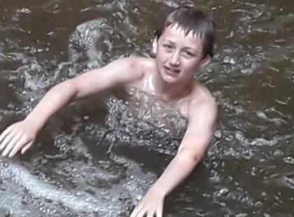 Életet mentett a hős 11 éves fiú, aki beugrott egy fuldokló kisfiúért a tengerbe!Egy szívecskével fejezzük ki elismerésünket, megérdemli!