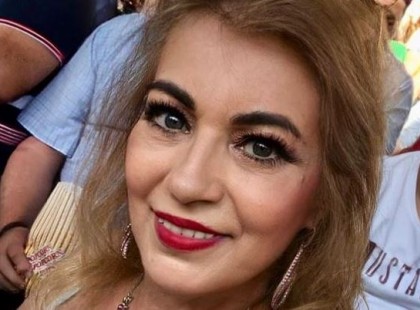 KISZEL TÜNDE FÜRDŐRUHÁBAN PÓZOLT A BALCSINÁL: EL VANNAK ÁJULVA A LÁTVÁNYTÓL A KOMMENTELŐK -Olyan jó nő a 64 éves KISZEL TÜNDE, hogy simán kenterbe veri a mai 30-40 éves elhanyagolt nőket