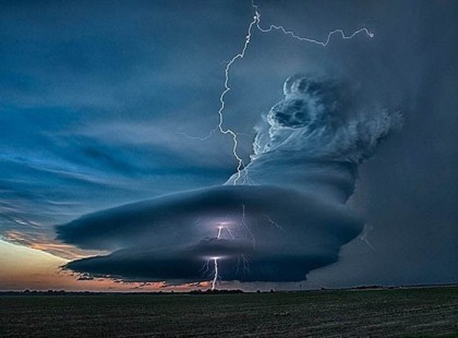 Figyelem! Riasztják a teljes lakosságot! Az országos meteorológiai szolgálat kiadta a figyelmeztetést! Holnap tegye az autóját biztonságos helyre, szedjen be minden bútort és egyebet a teraszról, erkélyről! 100km/órás szél jön! Ezekben a megyékben lesz a legveszélyesebb!