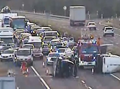 1 PERCE ÉRKEZETT:Hatalmas baleset ! Közel 6 km-es a torlódás, forgalmat megállították, sávzárás.A helyszínelés jelenleg is tart, a torlódás közel 6 kilométeres.