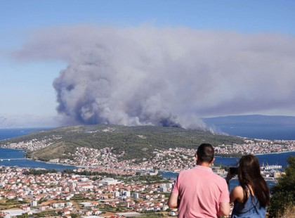 Már Horvátországban is lángol egy sziget - szörnyű videó