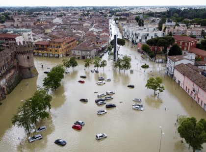 Víz alá került Párizs - videó