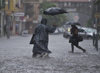 Erős esőzés és viharok zárhatják a kánikulát – ekkor érkezhet a frissülés