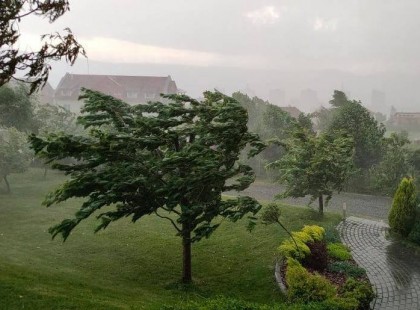 Perceink vannak hátra! Kiadták a riasztást! Jön a vihar! brutális szél, jég, zivatarok! Mutatjuk hol kell rá számítani!