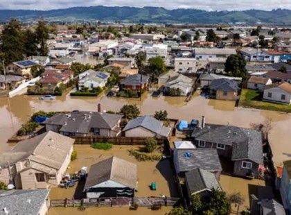 Pokoli Ítéletidő csapott le Budapestre Dunántúlra: Eljött a világvége! így menekültek az emberek a jégeső, az özönvíz és a szélvihar elől – videók