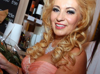 Magyaroroszág egyik legkívánatosabb középkoru hölgye Kiszel Tünder újra szerelmes! Megmutatta a nagyon szerencsés jóval fiatalabb párját, ÍME a fotó: