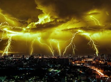 BRUTÁLIS MÉRETŰ VIHAR TAROLJA LE MAGYARORSZÁGOT!KIADTÁK A RIASZTÁST!EKKOR ÉRKEZIK!