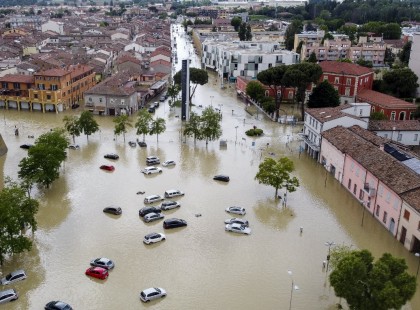Itt a világvége! Pokoli Ítéletidő csapott le Budapestre: így menekültek az emberek a jégeső, az özönvíz és a szélvihar elől – videók