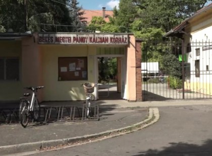 Hihetetlen baklövés a gyulai kórházban: halottá nyilvánítottak és felboncoltak egy nőt az EESZT szerint, pedig csak szemműtétje volt