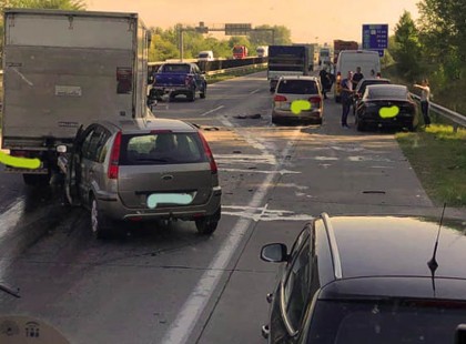 1PERCE ÉRKEZETT: Hatalmas baleset ! Rohantak a mentők: Közel 6 km-es a torlódás, SÁVZÁRÁS! A helyszínelés jelenleg is tart, a torlódás közel 6kilométeres!